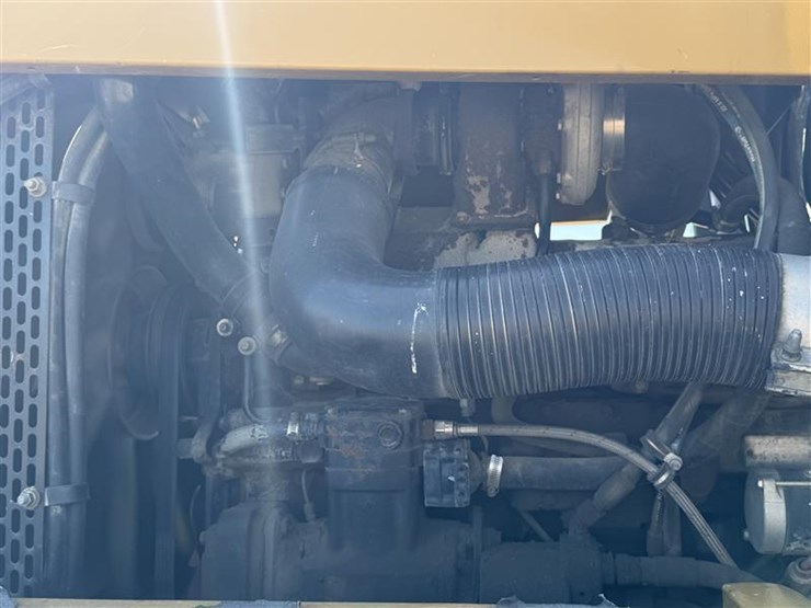 2005-john-deere-70-image-34