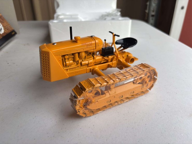 (2)-1/16-oliver-oc-3-crawler-and-1555-nib-ertl-image-5