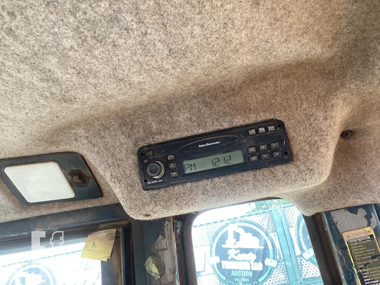 2005-deere-310sg-image-22