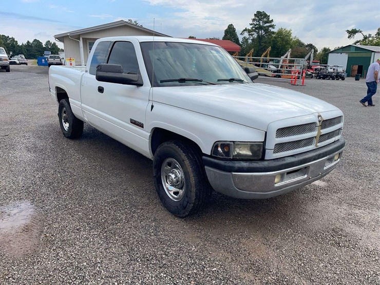 2001-dodge-2500-image-5