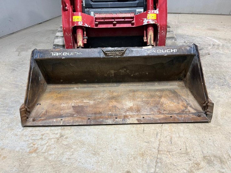 2023-takeuchi-tl12r2-image-9