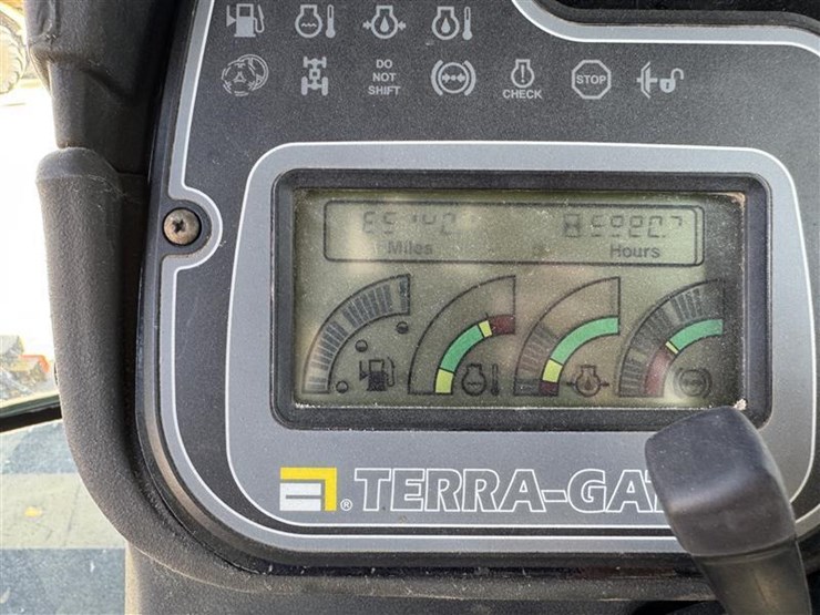 2005-john-deere-70-image-13