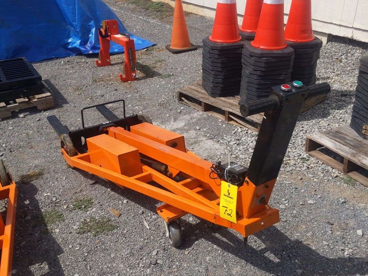 electric-pallet-jack-image-1