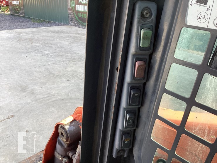 2016-kubota-ssv65-image-16