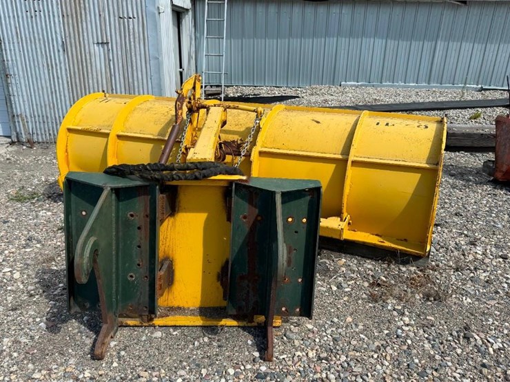 henke-snow-plow-image-1
