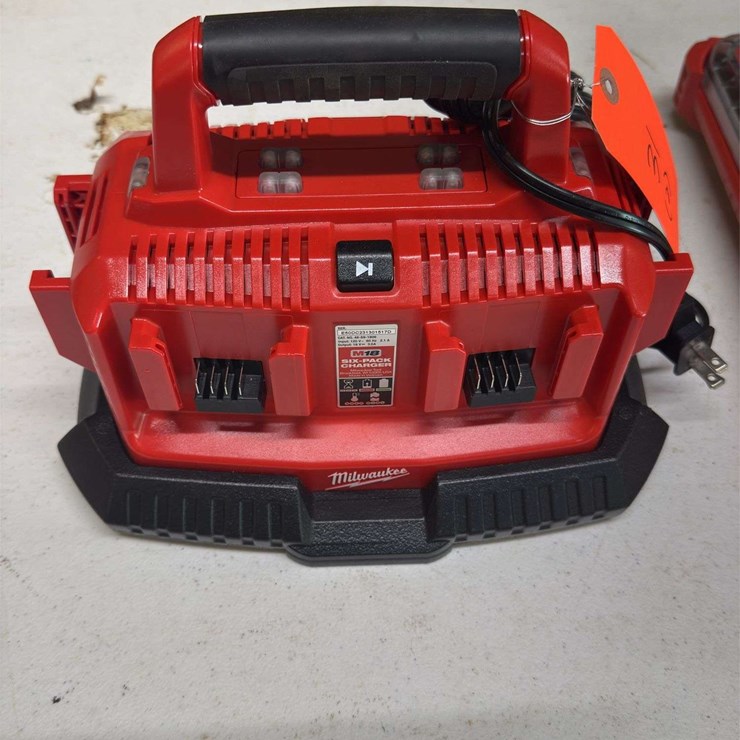 Milwaukee Low Profile Box & Charger Stand