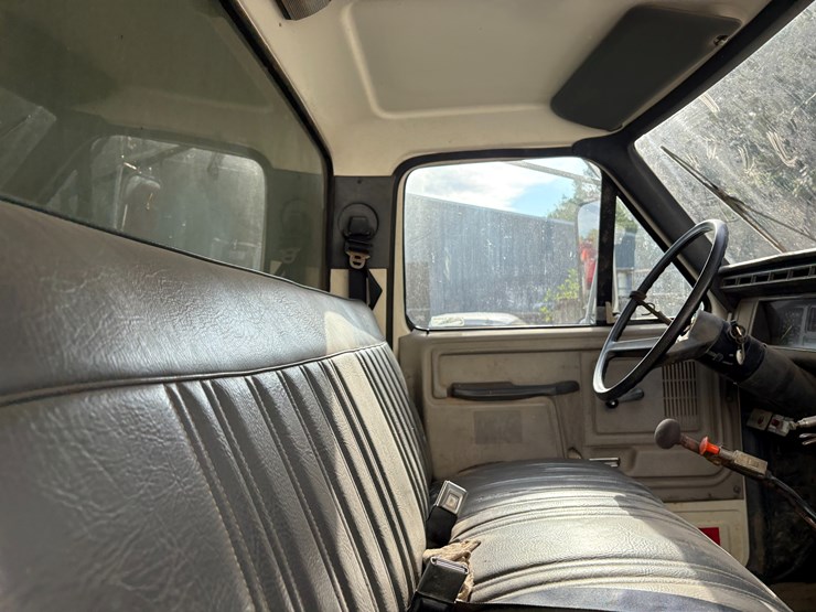 1992-ford-f700-image-38
