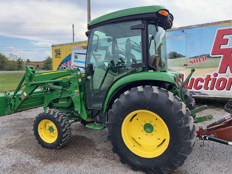 john-deere-4044r-image-3