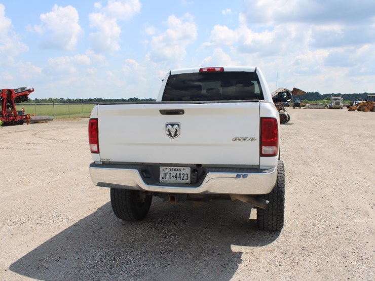 #2101-•-2015-ram-2500-pickup-truck-image-4