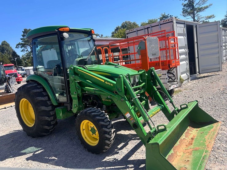 john-deere-4044r-image-1