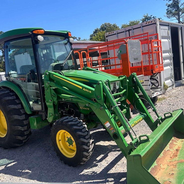 JOHN DEERE 4044R