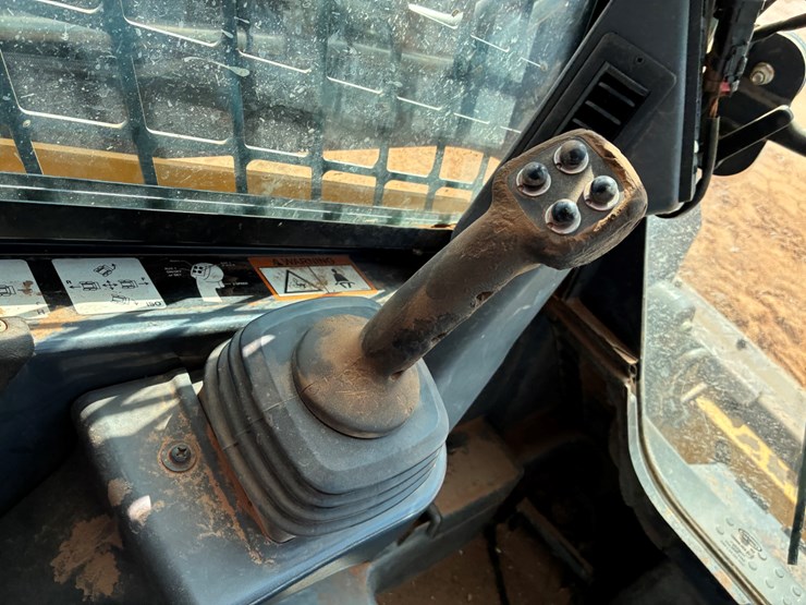 deere-333d-image-11