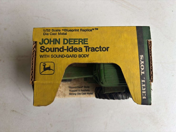 (2)-1/16-john-deere-12a-combine-and-1/32-40-series-tractor-nib-ertl-image-13