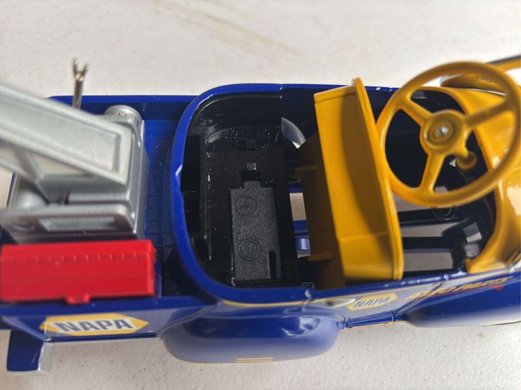 (2)-vermeer-truck-and-napa-pedal-car-toy-nib-image-23