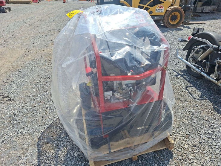 unused-magnum-4000-gold-hot-water-pressure-washer-image-6
