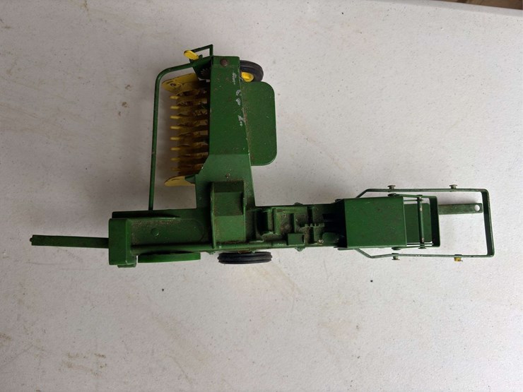 john-deere-16-image-15