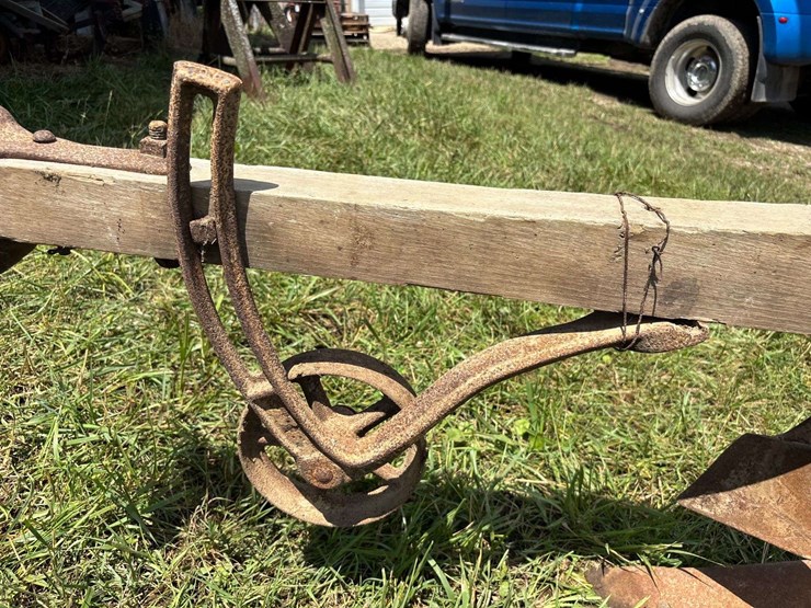 oliver-404-13”-walking-plow-image-14
