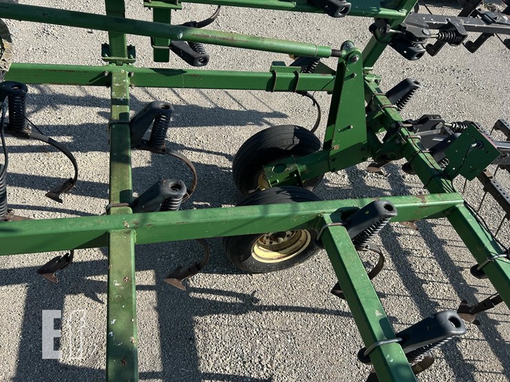 2004-john-deere-2210-image-36
