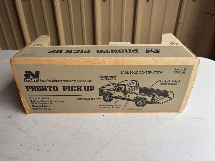 (2)-vermeer-truck-and-napa-pedal-car-toy-nib-image-3