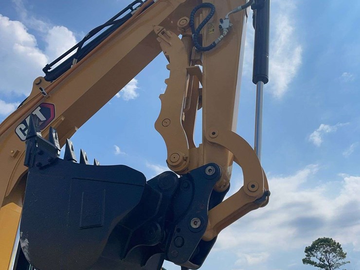 2025-caterpillar-305.5-image-18