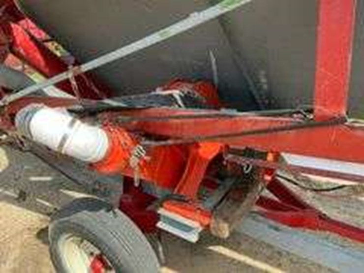 hutch-cleaner-c-3000-grain-cleaner-on-running-gear-image-4