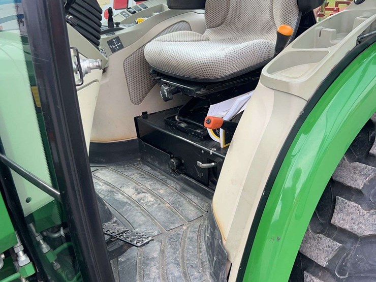 john-deere-4044r-image-44