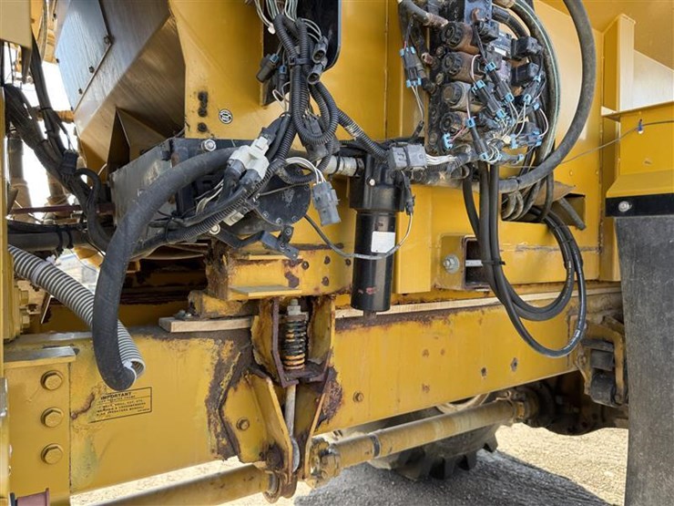 2005-john-deere-70-image-38