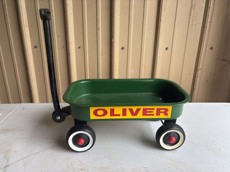 oliver-lights,-sign,-and-mini-wagon-image-7