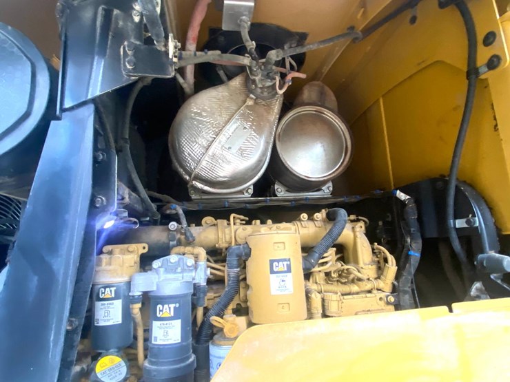 2021-caterpillar-926m-image-19