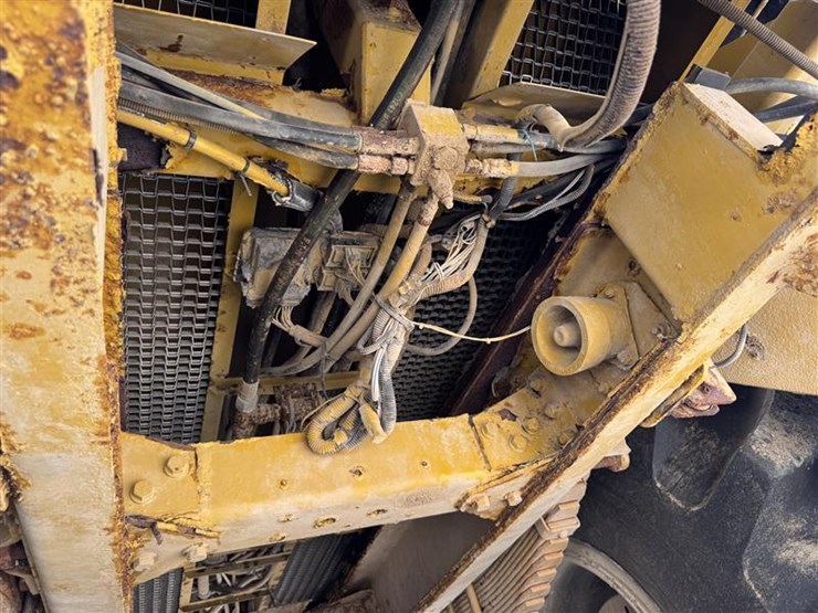 2005-john-deere-70-image-30