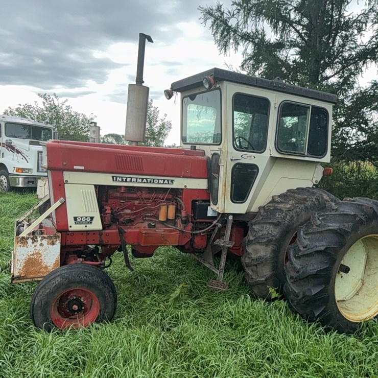 INTERNATIONAL 966