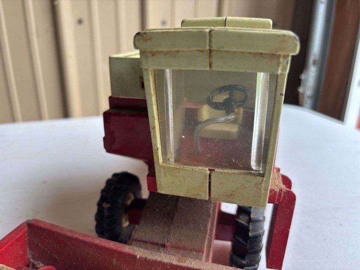 (2)-1/20-international-harvester-915-combine-and-1/16-5100-grain-drill-ertl-image-9