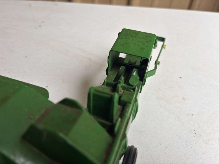 john-deere-16-image-18