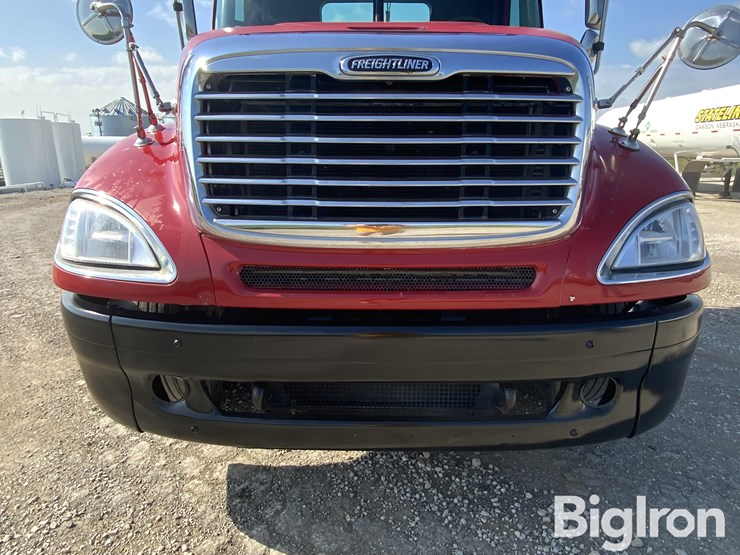 2006-freightliner-columbia-120-image-10