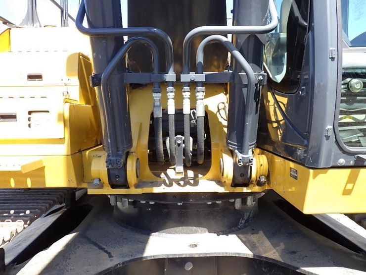 2016-deere-300g-lc-image-12