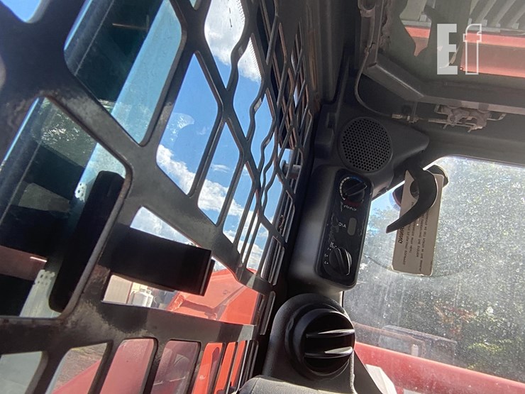 2016-kubota-ssv65-image-19