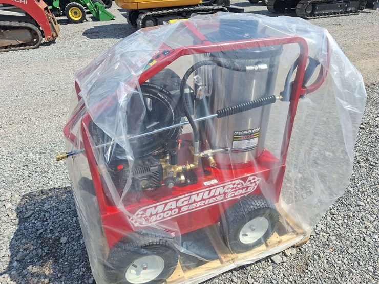 unused-magnum-4000-gold-hot-water-pressure-washer-image-9