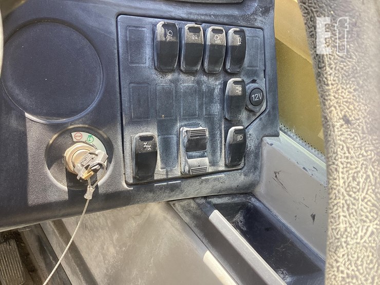 2021-caterpillar-tl1055-image-17