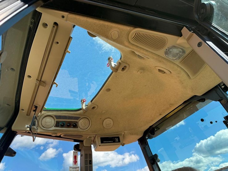 2017-john-deere-6120e-image-52