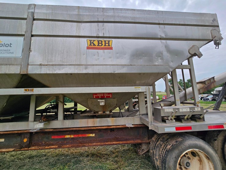 2016-kbh-fertilizer-tender-trailer---isuzu-diesel,-hydraulic-system,-rear-discharge-image-15