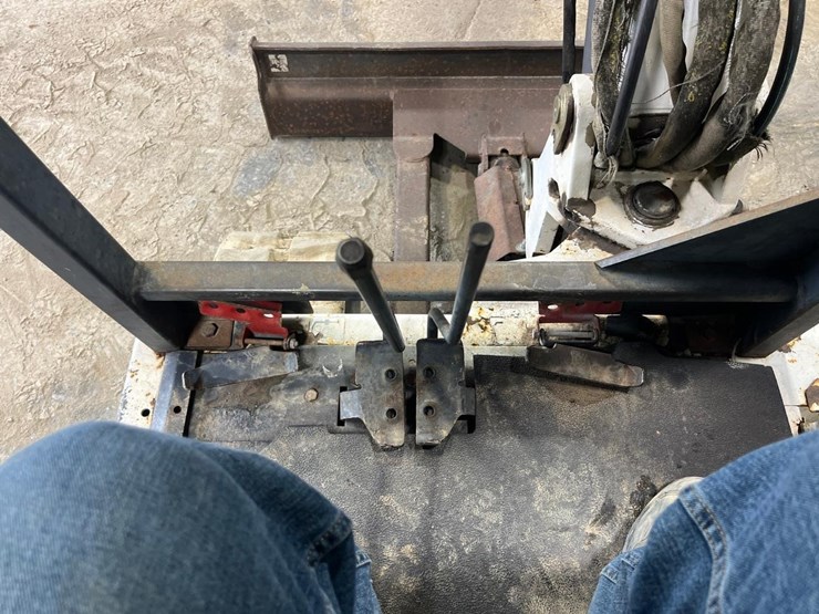 2000-bobcat-331-image-31