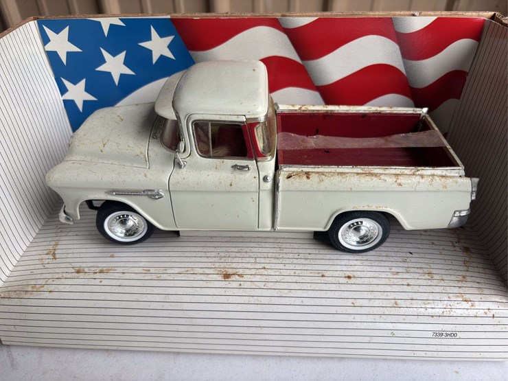 (2)-1/24-chevy-truck-and-murray-pedal-tractor-models-image-18