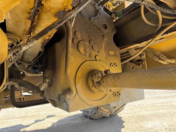 2005-john-deere-70-image-25