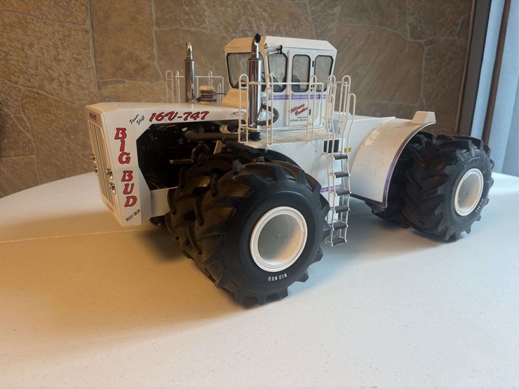 1/16-big-bud-747-tractor-dcp-image-2