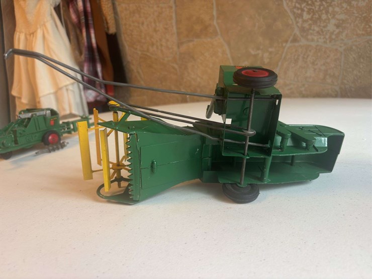 (2)-1/16-oliver-baler-and-combine-slik-image-15