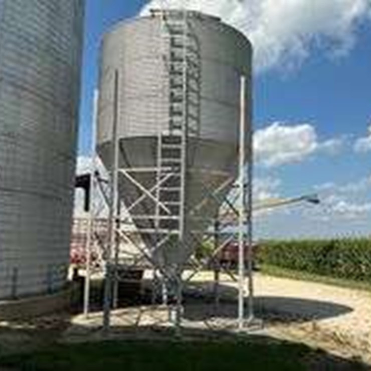 709 bu Bulk Bin