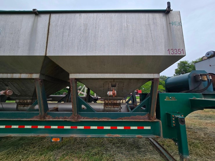 2014-doyle-dry-fertilizer-tender-trailer---kubota-diesel,-3-stainless-compartments,-side-discharge-image-17