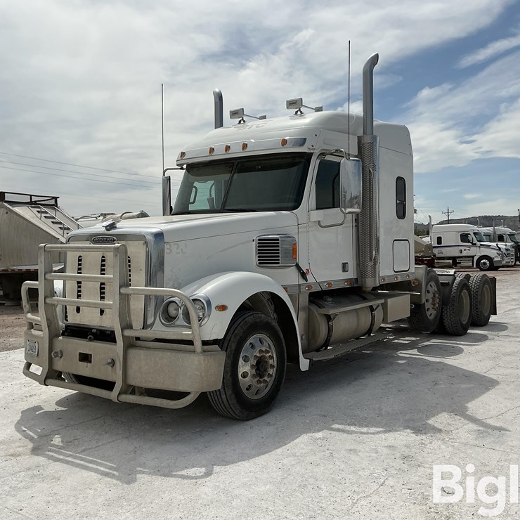 2015 FREIGHTLINER CORONADO 132