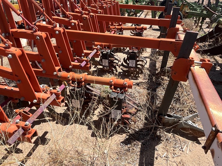 #9101-•-3-pt-field-cultivator,-4-row-custom-w/gallina-units-image-14