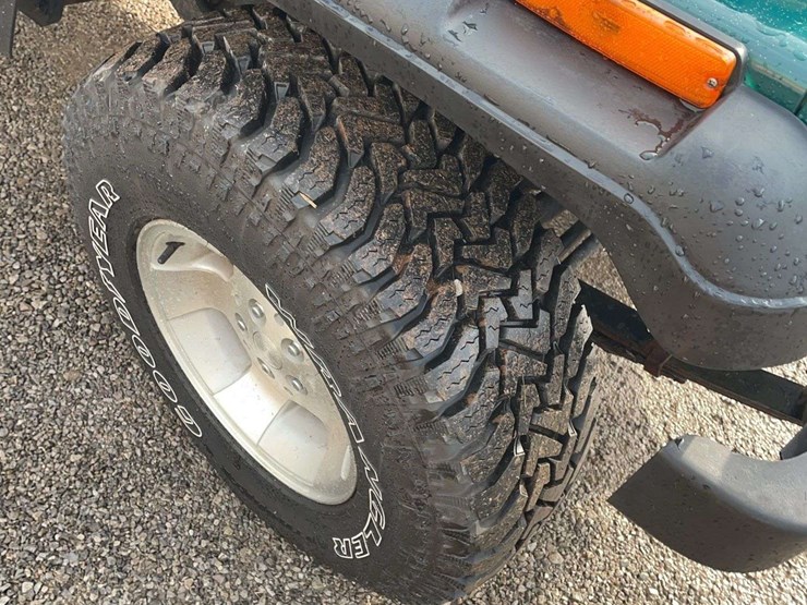 1994-jeep-wrangler-image-14